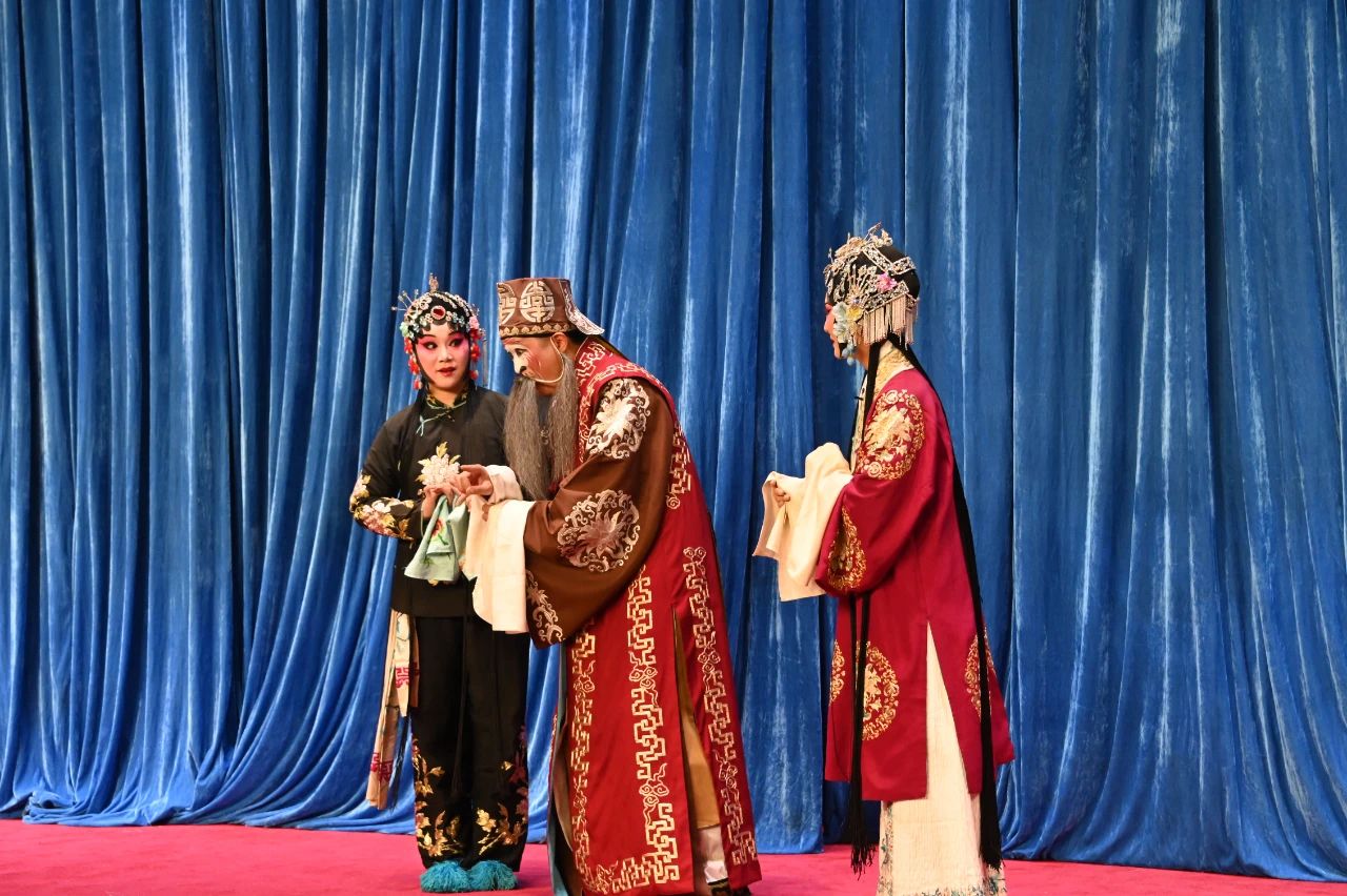 河南省越调剧团莅汝演出 经典剧目赢得满...